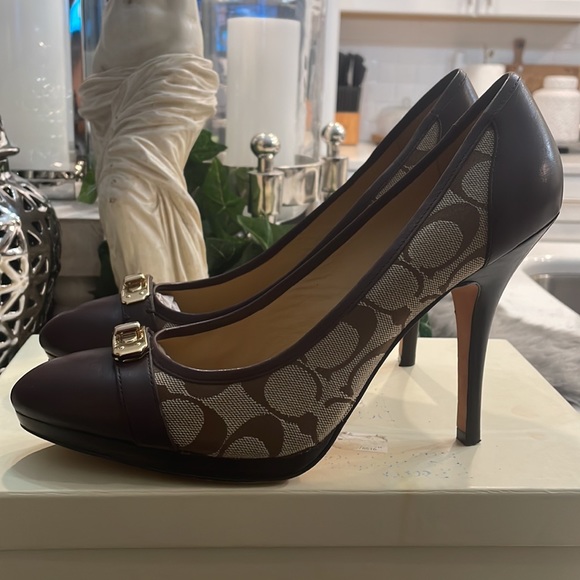 Coach Brown Leather and Jacquard Printed Heels - Picture 4 of 13